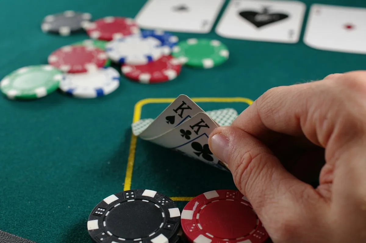Casino chips beside playing cards used as the CanadaLandCasinoGuide symbol